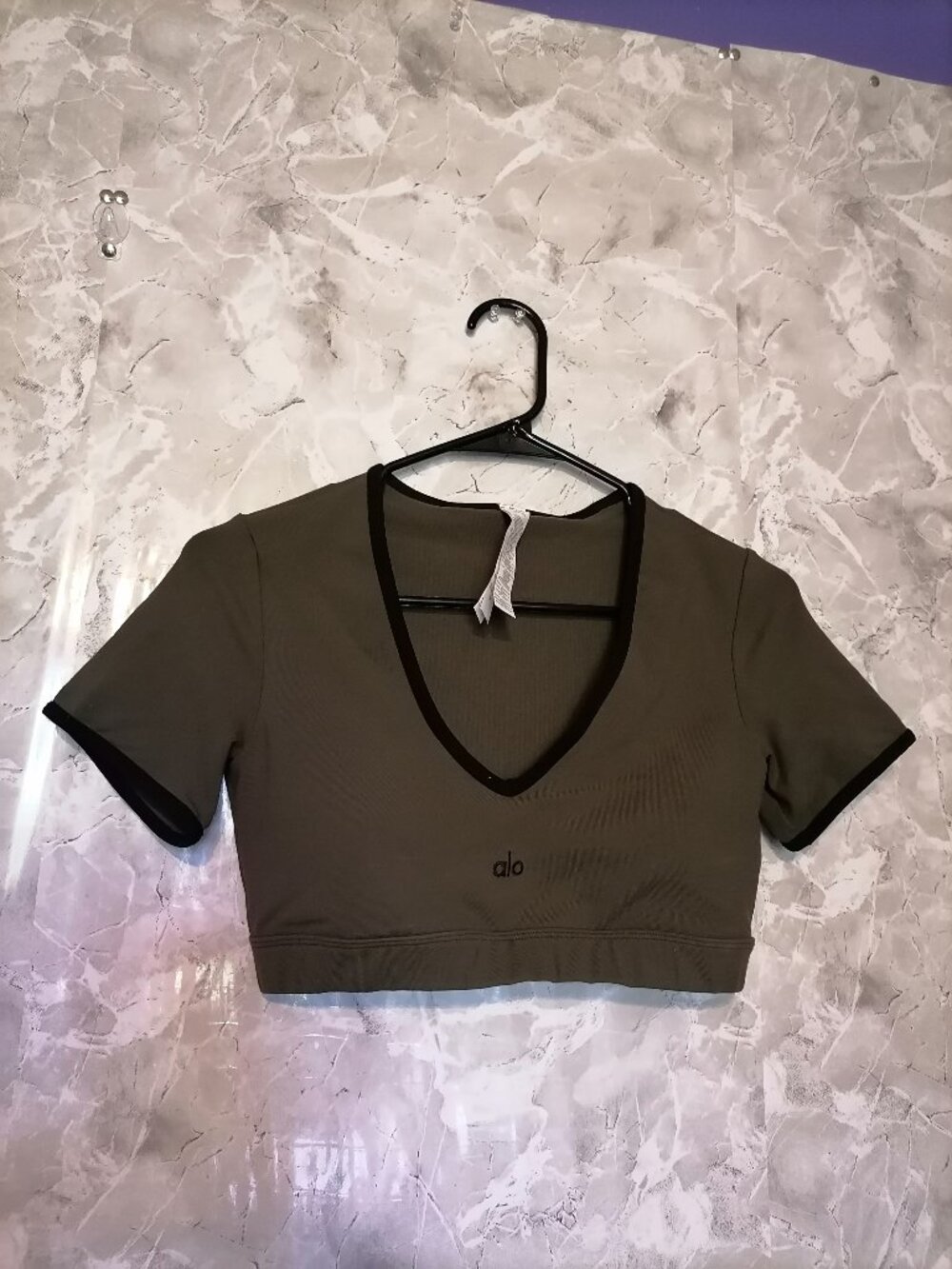 ALO Yoga Airbrush Race Pace Short Sleeve Top W1500R Small Olive Green Black